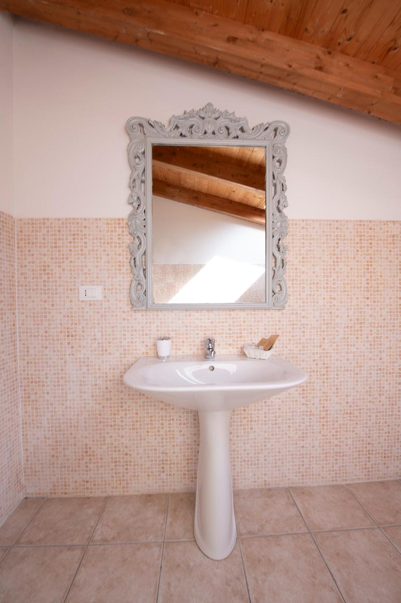 211 - Appartamento Acacia, Terrazza Giardino E Piscina Carro Dış mekan fotoğraf
