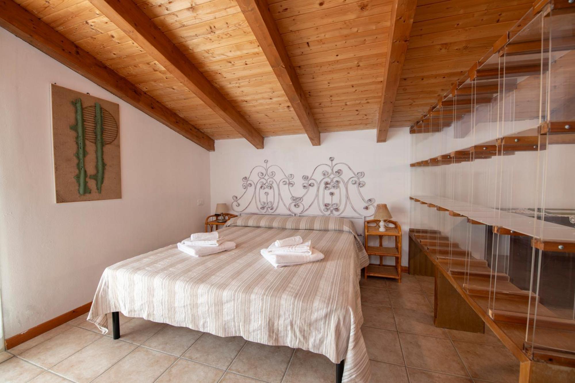 211 - Appartamento Acacia, Terrazza Giardino E Piscina Carro Dış mekan fotoğraf