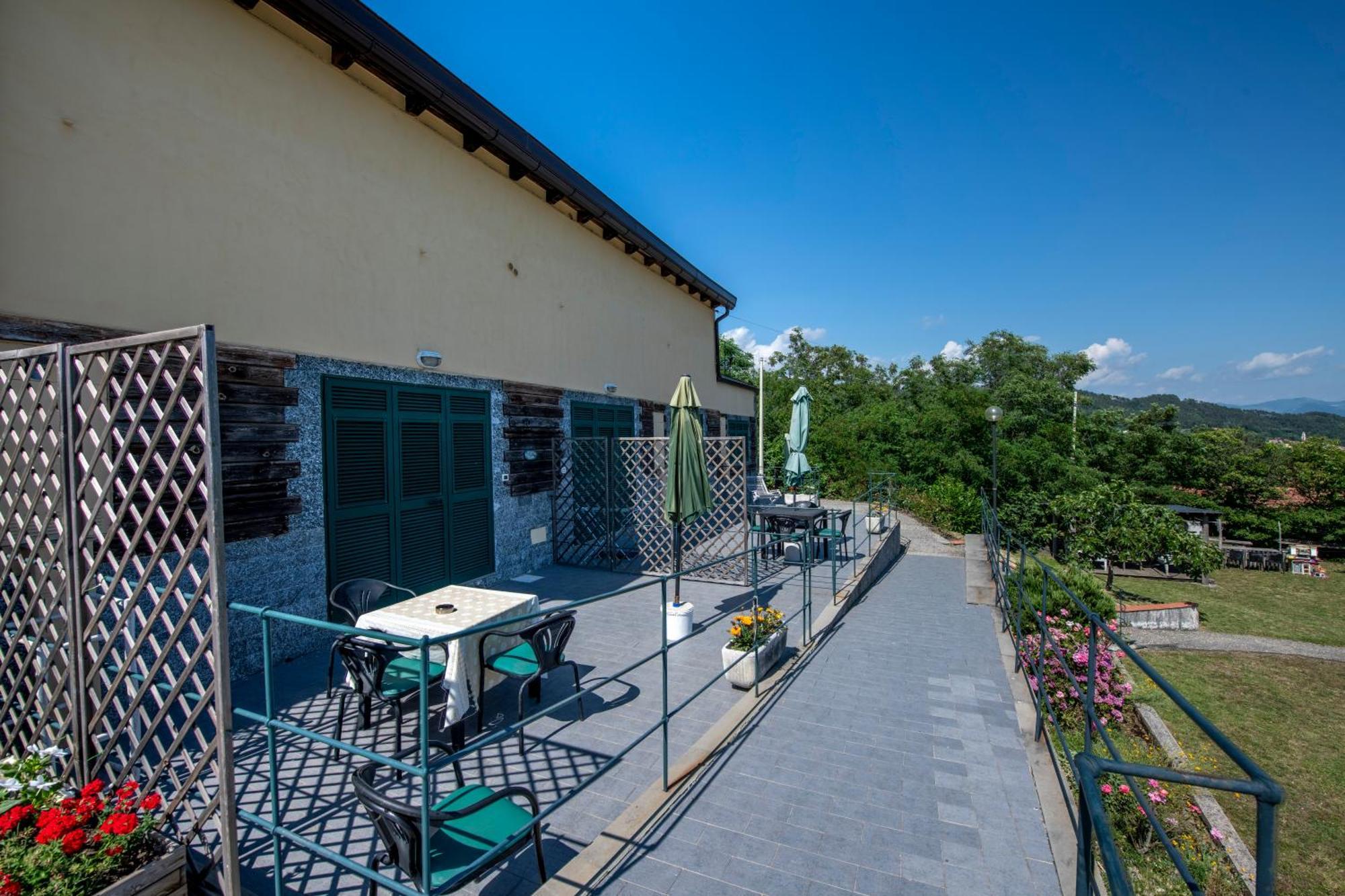 211 - Appartamento Acacia, Terrazza Giardino E Piscina Carro Dış mekan fotoğraf
