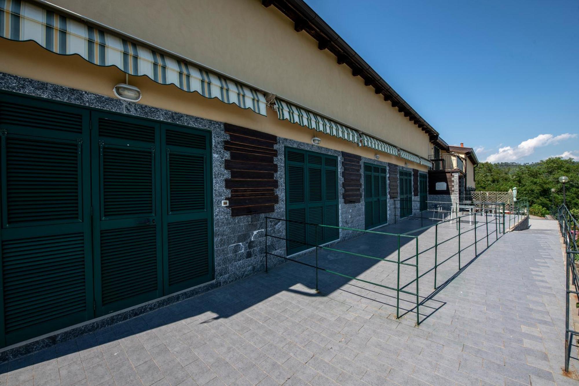 211 - Appartamento Acacia, Terrazza Giardino E Piscina Carro Dış mekan fotoğraf
