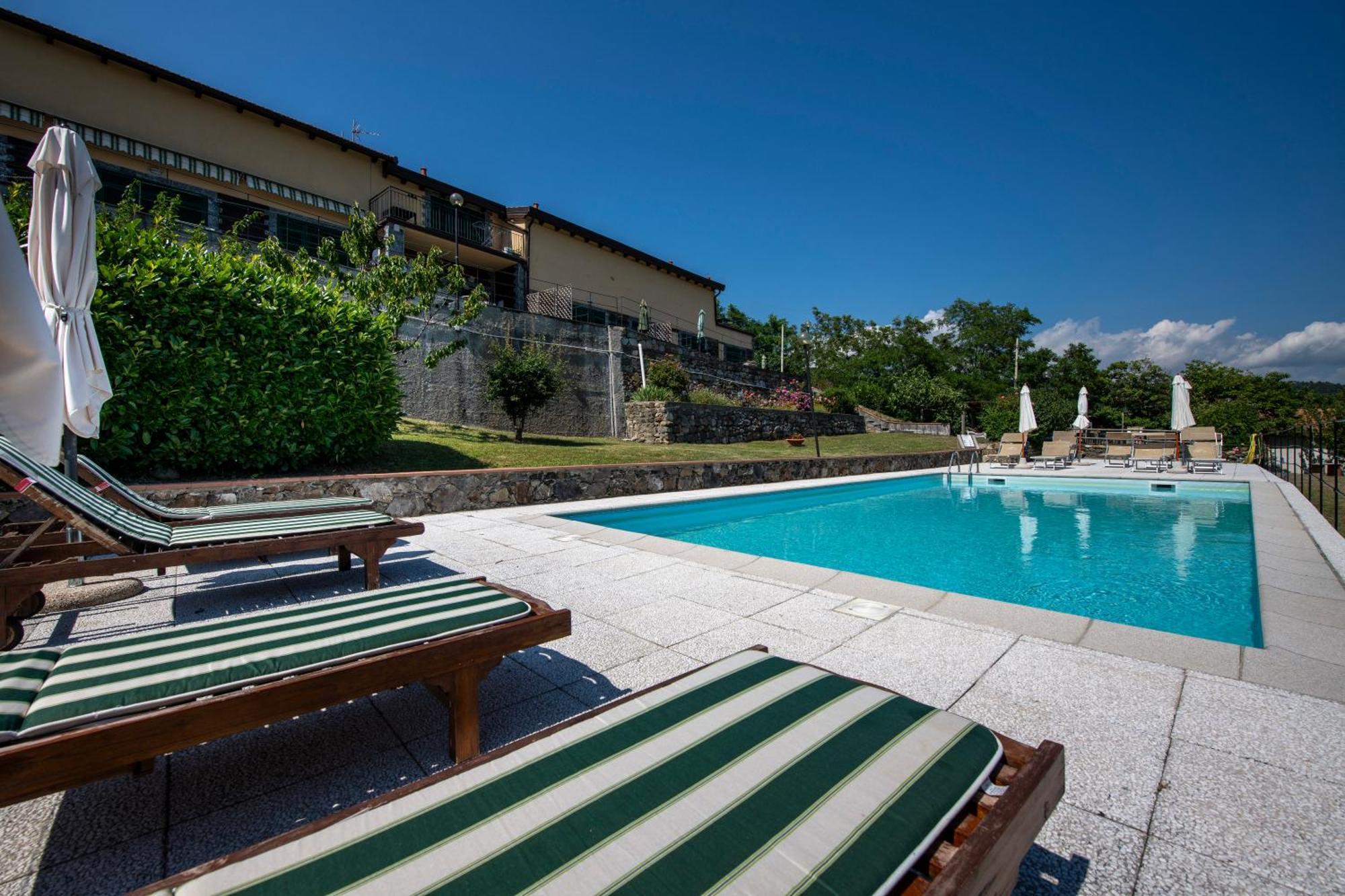 211 - Appartamento Acacia, Terrazza Giardino E Piscina Carro Dış mekan fotoğraf