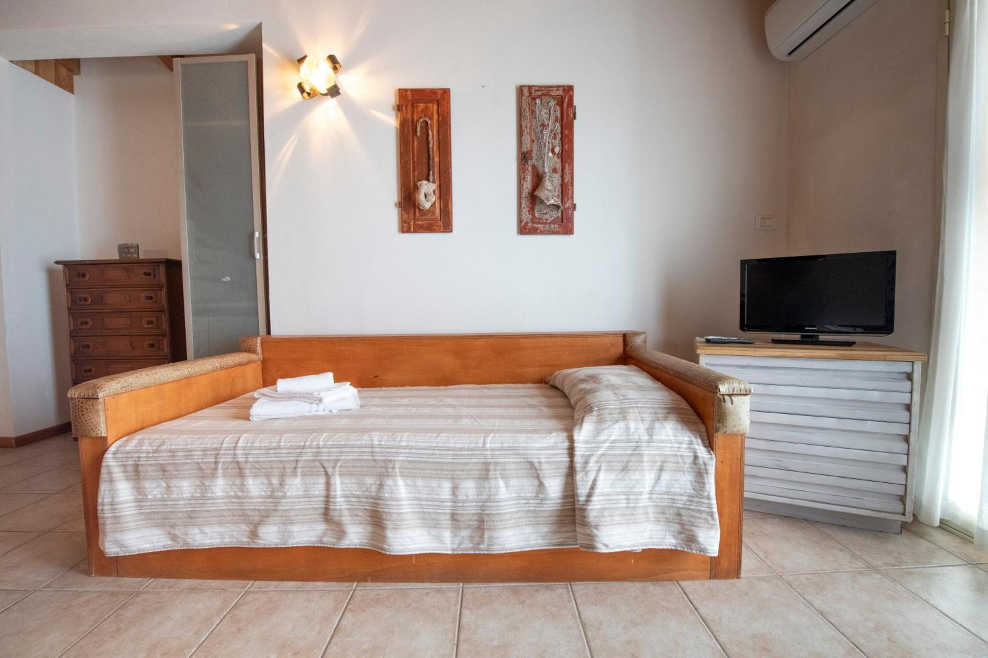 211 - Appartamento Acacia, Terrazza Giardino E Piscina Carro Dış mekan fotoğraf