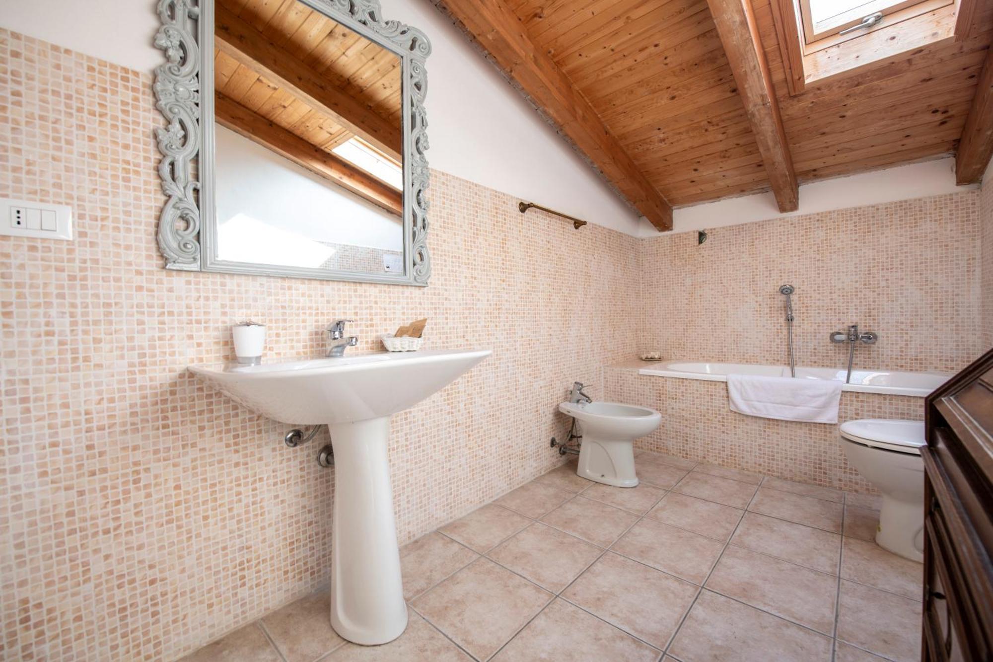 211 - Appartamento Acacia, Terrazza Giardino E Piscina Carro Dış mekan fotoğraf