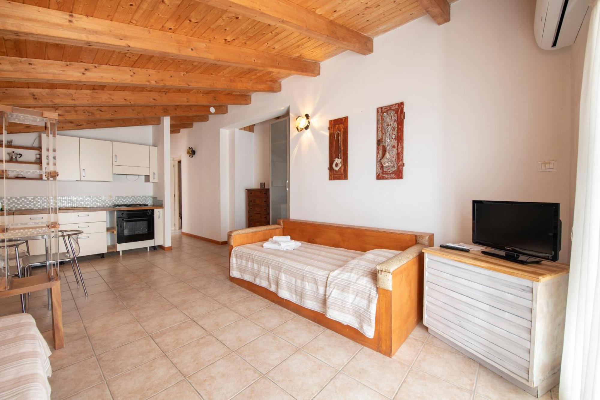 211 - Appartamento Acacia, Terrazza Giardino E Piscina Carro Dış mekan fotoğraf